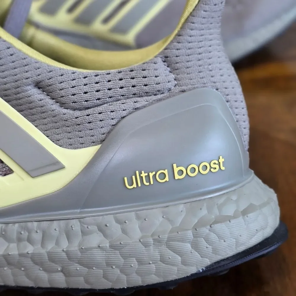 Adidas Ultraboost 1.0 Putty Beige Powder Yellow Black New JR3370 Men's Size 8.5